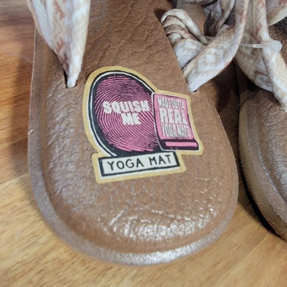 NEW Sanuk Yoga Sling 2 Tan Cream Comfy Sandals Fabric Yoga Mat Size 6